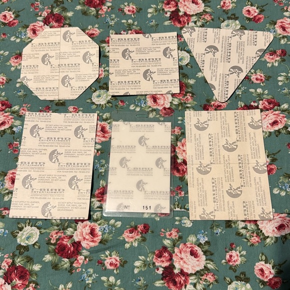 GREEN DAY! VIP Backstage pass from the early 90’s. Purple lot _ 6 total patches. - Picture 5 of 8